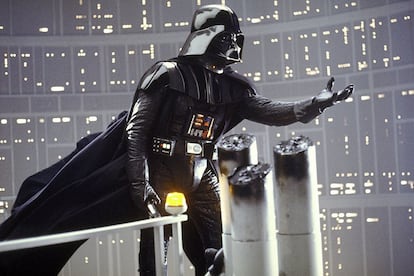 Star Wars: El imperio contraataca (1980)

La cita que recuerdas:

- “Luke, yo soy tu padre”.

La cita textual:

- “No, yo soy tu padre”.

La escena, aquí.