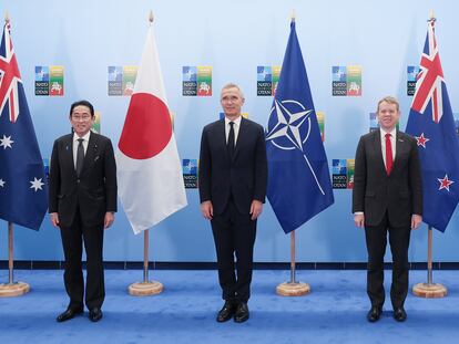 Desde la izquierda, el primer minsitro de Australia, Anthony Albanese; el de Japón, Fumio Kishida, el secretario general de la OTAN, Jens Stoltenberg; el primer ministro de Nueva Zelanda, Chris Hipkins; y el presidente de Corea del Sur, Yoon Suk Yeol, este miércoles en la cumbre de la OTAN en Vilnius.