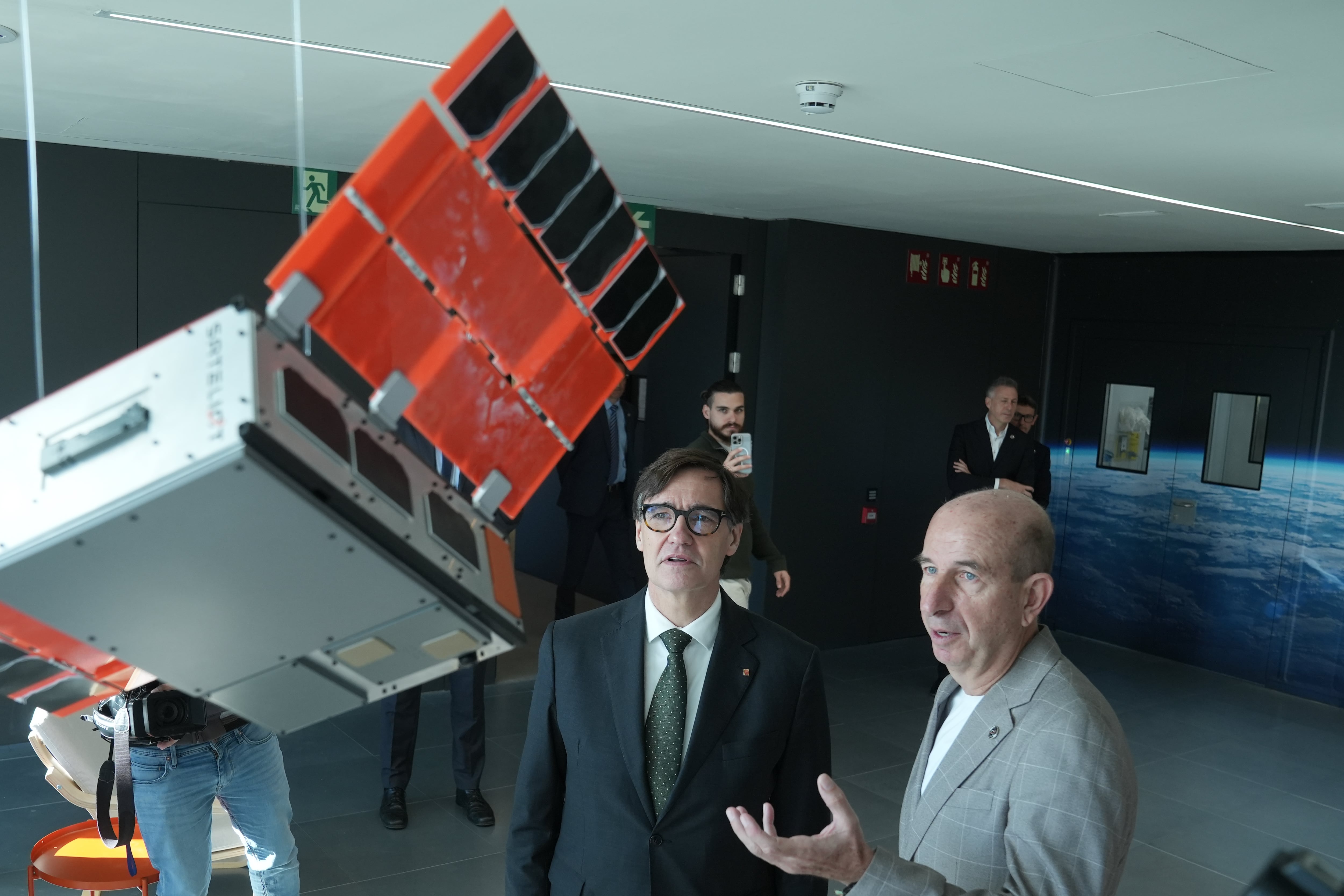 La estrategia catalana en el espacio avanza con el nuevo centro de Sateliot para desarrollar nanosatélites 5G