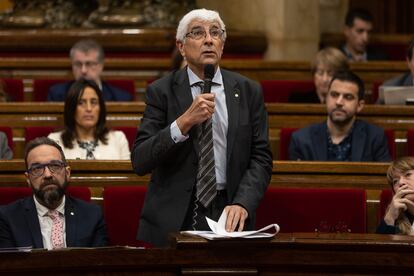 El consejero de Salud de la Generalitat, Manel Balcells, durante una sesión de control a los miembros del Govern, el pasado diciembre.