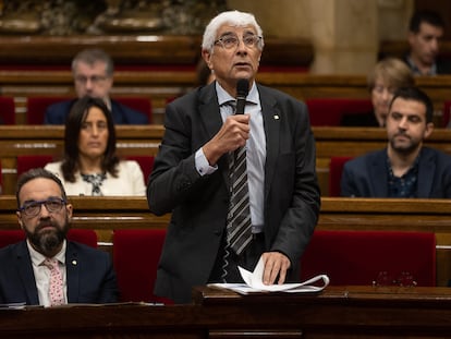 El consejero de Salud de la Generalitat, Manel Balcells, durante una sesión de control a los miembros del Govern, el pasado diciembre.