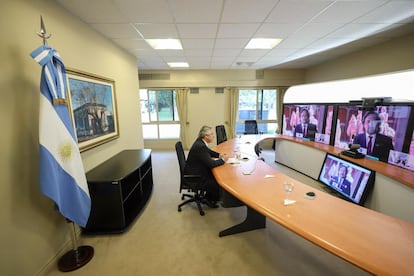 El presidente de Argentina, Alberto Fernández, durante una videoconferencia.