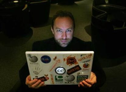 El fundador de Wikipedia, Jimmy Wales, durante la entrevista.