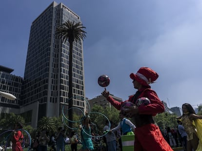 Un espectáculo de malabaristas y acróbatas el pasado 25 de abril en La Palma.