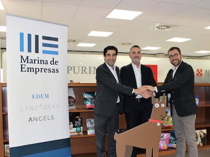 Desde la izquierda, Mark El-Khoury, gerente de Nestlé Purina PetCare, Javier Jiménez, director General de Lanzadera, y Xavier Pérez, director de marketing de Nestlé Purina PetCare España.