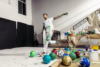 David Beckham, en pleno 'action painting' a golpe de balón, en la campaña publicitaria que protagoniza para Haig Club.