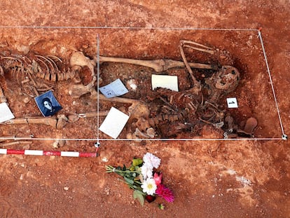 La exhumación de cuatro desaparecidos en 1936
en La Riba de Escalote,
Soria, en imágenes