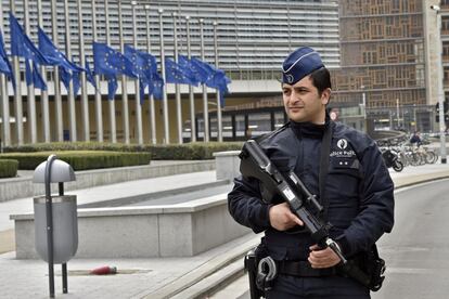 Control policial frente a la Comisi&oacute;n Europea, en Bruselas.