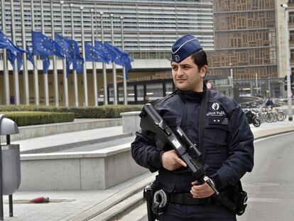 Control policial frente a la Comisi&oacute;n Europea, en Bruselas.