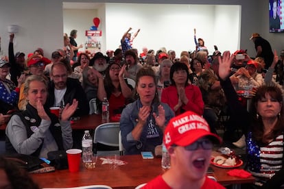 Euforia republicana en Maricopa, Arizona, ante el avance de Trump en el recuento. 