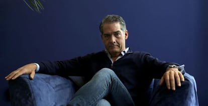 El escritor escocés Philip Kerr.