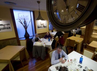 Comedor del restaurante madrileño La Máquina de Lugones, en Madrid