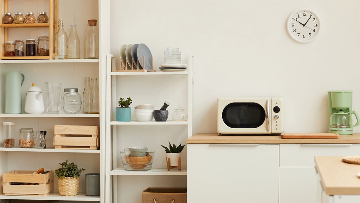 Cecotec pone a la venta el microondas con diseño retro que l