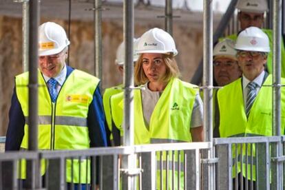 El ministro José Blanco, la ministra Carme Chacón y el alcalde Xavier Trias en el túnel de la Sagrera.