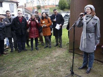 Maite Pagazaurtundua en el homenaje por el asesinato de su hermano Joxeba