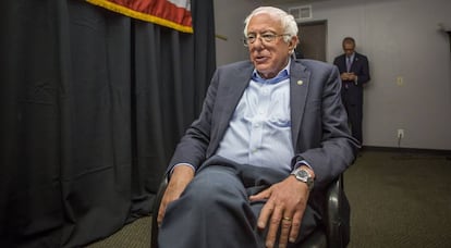 El candidato a la nominación demócrata Bernie Sanders, durante la entrevista con EL PAÍS.