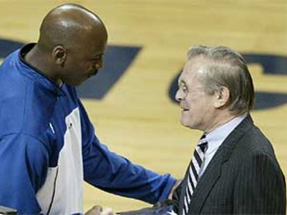 Michael Jordan con Donald Rumsfeld