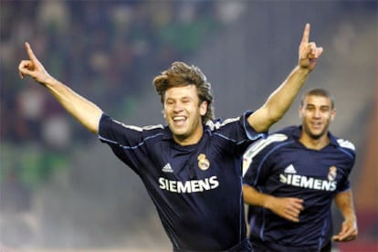 Cassano celebra su gol, el primero con el Madrid.