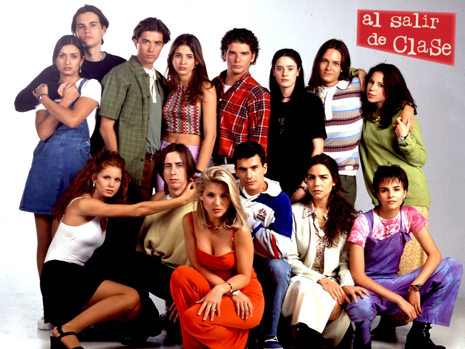 Lucía Jiménez, actriz: “Con la maternidad pasas a un segundo plano y está bien, porque vivimos mirándonos el ombligo” 1 Los protagonistas de 'Al salir de Clase'. Lucía Jiménes es la cuarta por la izquierda en la fila de arriba.