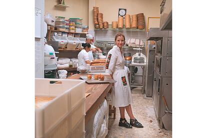 Elena Reygadas en la cocina del restaurante Rosetta.