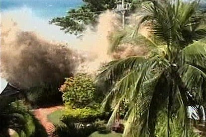 Imagen extraída del vídeo grabado por un turista en un hotel situado en una playa de Phuket (Tailandia).