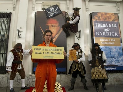 Marcha de Greenpeace frente a la Casa de San Juan.