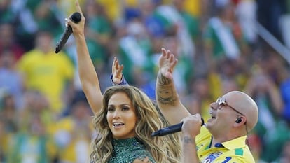 Jennifer Lopez y Pitbull, durante la apertura del mundial de fútbol de Brasil, en 2014.