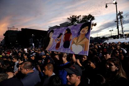 Fans de Selena se congregan en el Paseo de la Fama de Hollywood durante el homenaje a la cantante, en Los Ángeles, California. En septiembre de 2019.