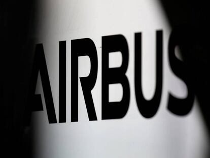 El logo de Airbus en la sede de la empresa en Colomiers, cerca de Toulouse, en Francia. 