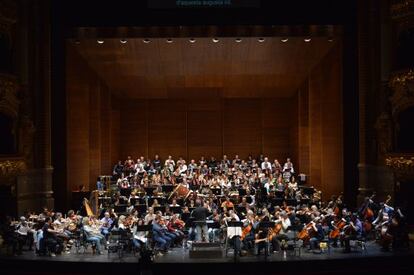 La orquesta y el coro del Liceo en el ensayo de El Pessebre de Pau Casals.