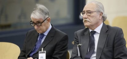 El expresidente de Caja Castilla La Mancha (CCM), Juan Pedro Hern&aacute;ndez Molt&oacute; (a la derecha en la imagen) y su exdirector general Ildefonso Ortega.