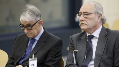 El expresidente de Caja Castilla La Mancha (CCM), Juan Pedro Hernández Moltó (a la derecha en la imagen) y su exdirector general Ildefonso Ortega.