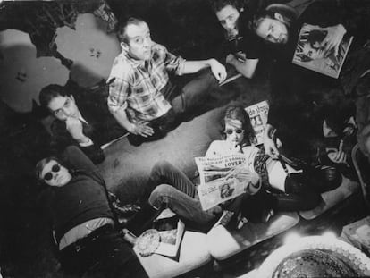 Andy Warhol y miembros de The Factory, 1963
