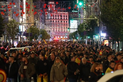 Los manifestantes, a su paso por Gran Vía, este martes.