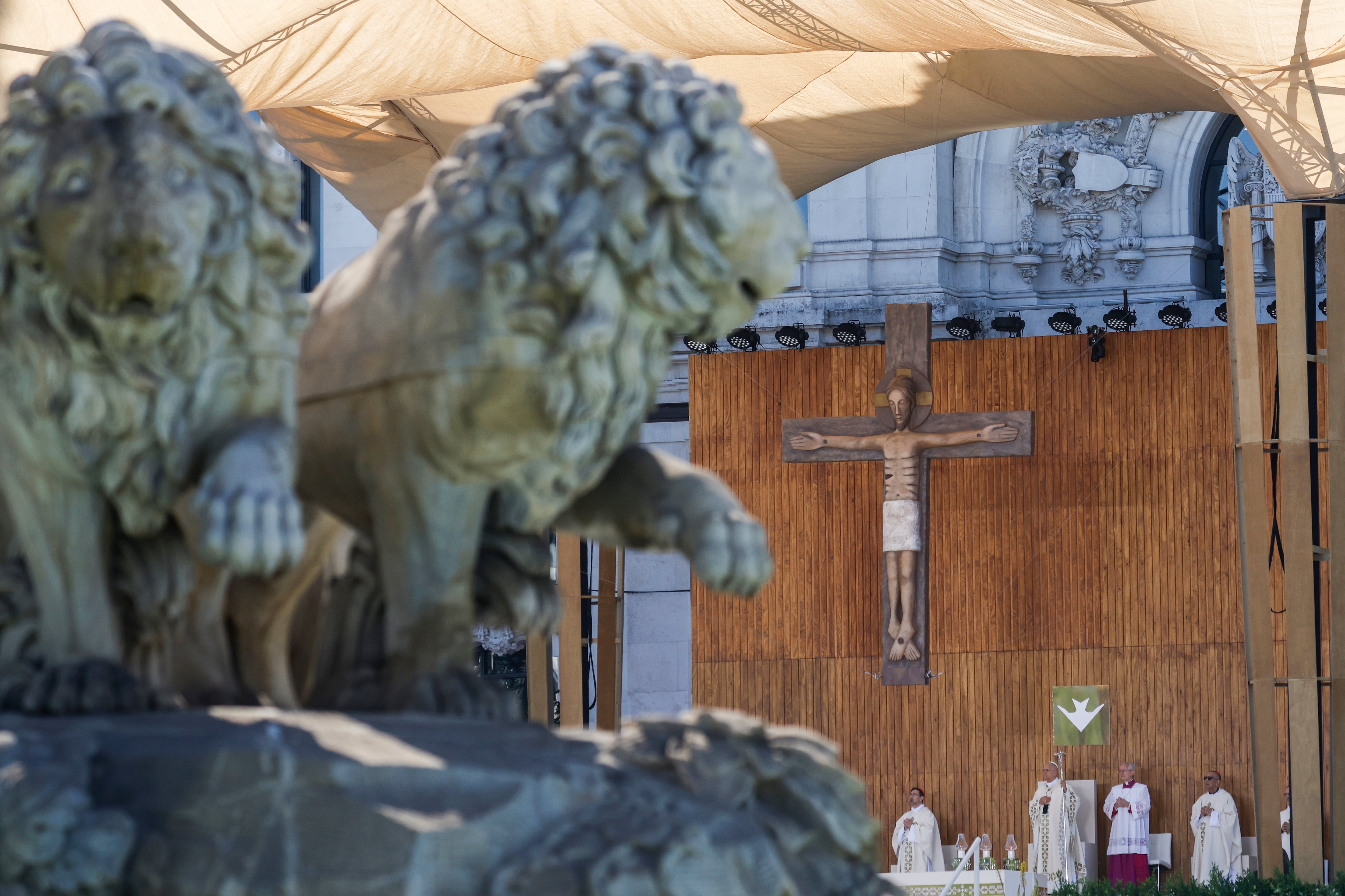 El segundo día de la visita del papa León XIV a Madrid, en imágenes