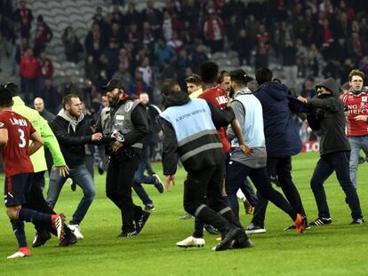 Hinchas del Lille amenazan a los jugadores.