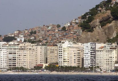 Algunas favelas y una zona turística en Río de Janiero.