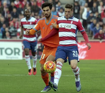 André Gómes y Rubén, durante el partido.