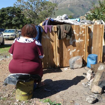 Joyce, una mujer que vive en las calles de Ciudad del Cabo