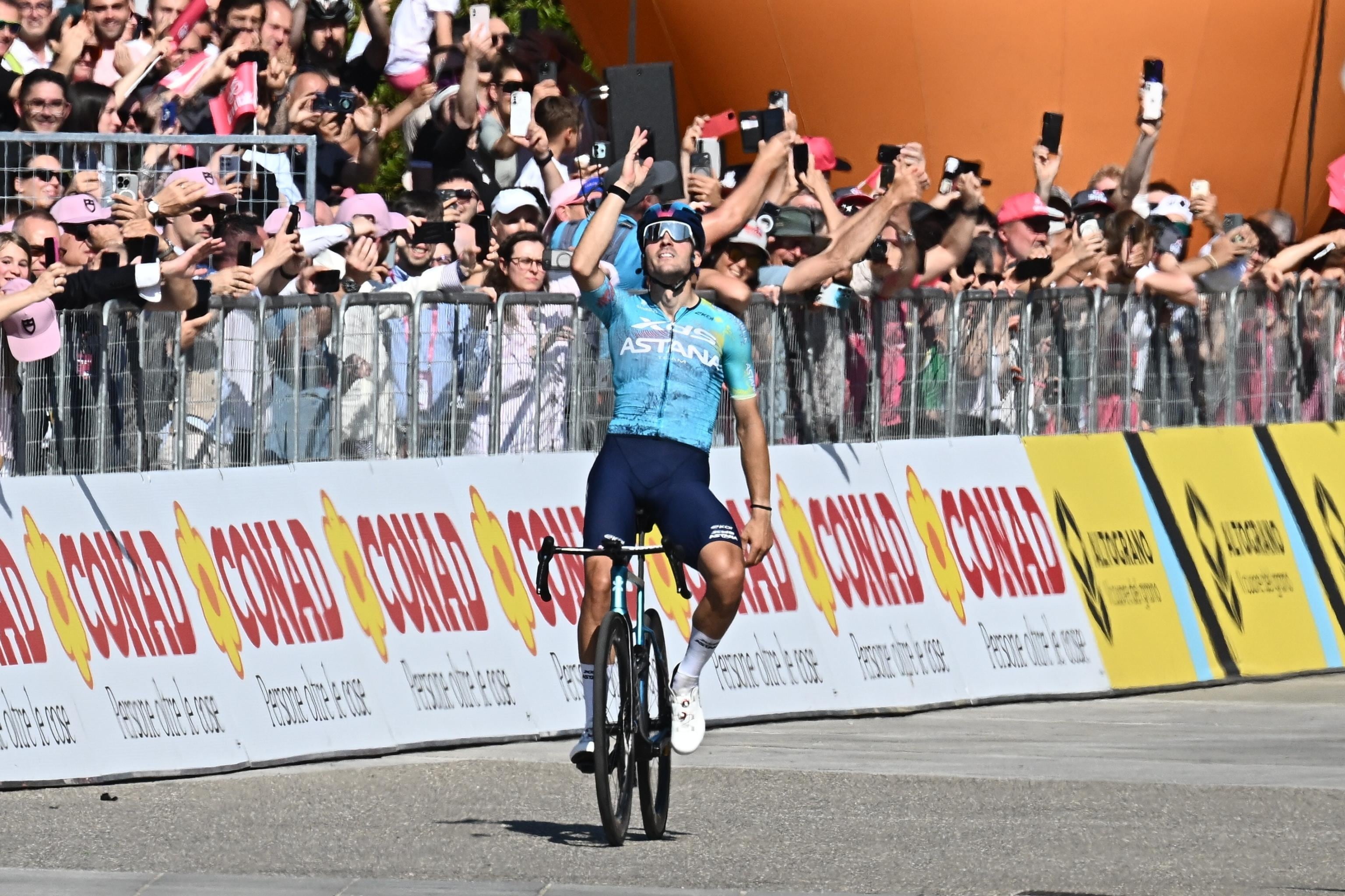 Alberto Bettiol rompe la sequía y los favoritos firman la última tregua en el Giro de Italia