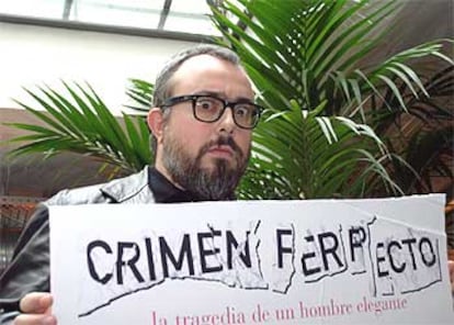 Álex de la Iglesia, durante la presentación, ayer en Madrid, de su película
<i>Crimen ferpecto.</i>
/ EFE