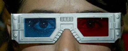 Gafas de tres dimensiones para ver películas en 3D. Los ojos son de Salma Hayek.