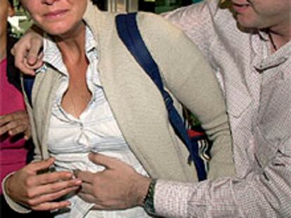 Nevenka Fernández, a su llegada, ayer, al eropuerto de Barajas.