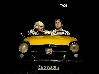 Marc Rodríguez (a la izquierda) y Xavier Ricart, en una escena de <i>Luz de guardia, </i><b>de Julio Manrique y Sergi Pompermayer.</b>