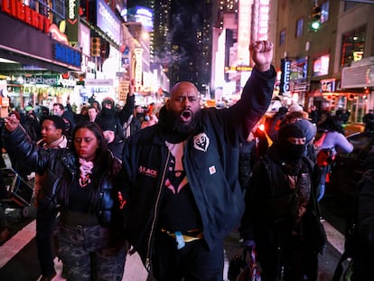 Protesta por la muerte de Tyre Nichols por las calles de Nueva York, este viernes.