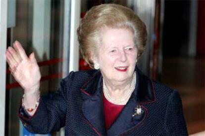 Margaret Thatcher abandona el hospital Chelsea and Westminster de Londres.