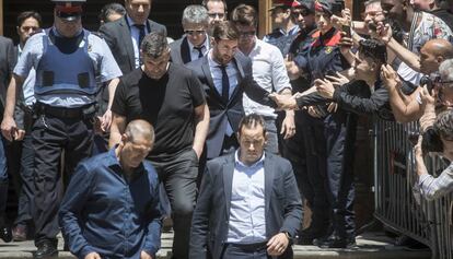 Messi y su entorno, a la salida del Juzgado.