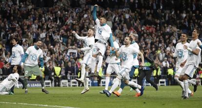 Los jugadores del Real Madrid celebran el pase a la final de la Champions.