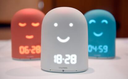 Remo es un despertador inteligente expuesto en el stand de Urban Hello, durante el CES 2017, en Las Vegas.