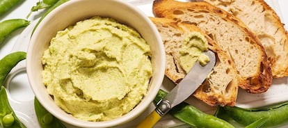 ¿A quién no le va a gustar un poco de hummus en un buen pan?